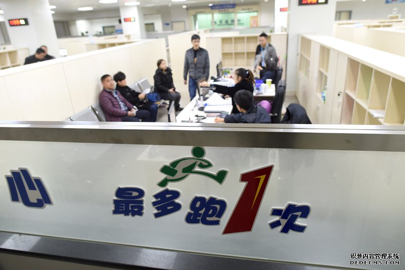 国务院再为投资兴业破堵点解难题:进一步压减企业开办时间,明年